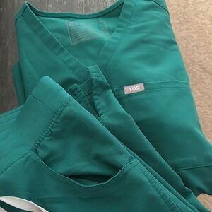 Figs Hunter Green scrub set